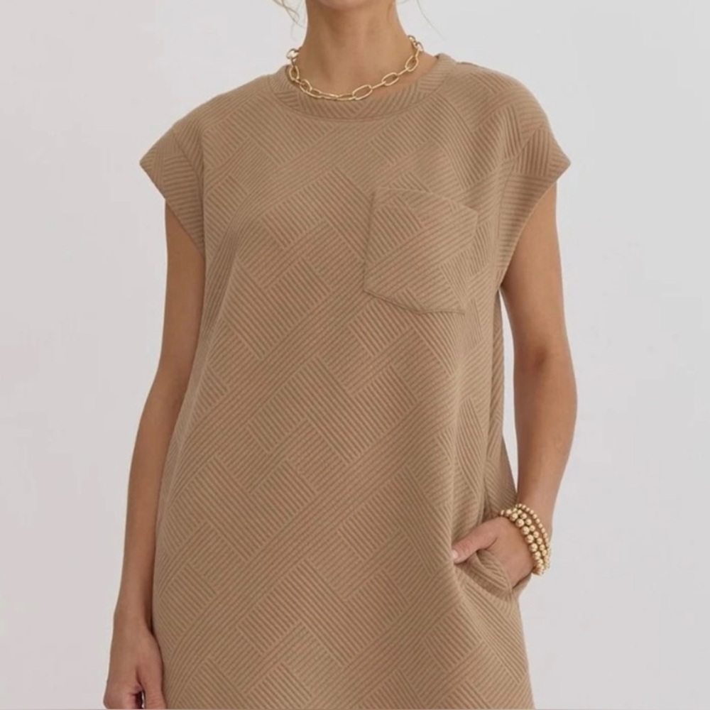 NWT entro Sleeveless Textured Shirt Dress in Beige-Tan